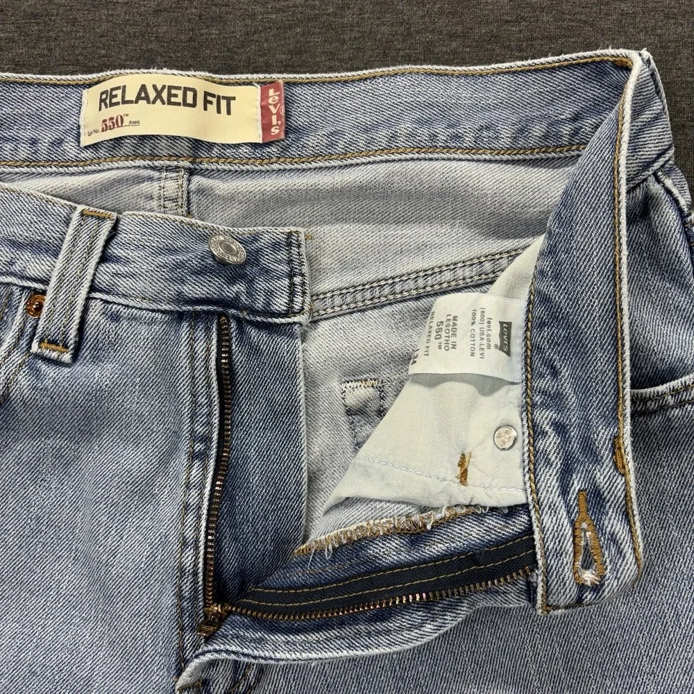 Y2K Levi's 550 Jeans Mens 31x32 TAG- 31x34 Relaxed Fit Straight Leg Light Wash